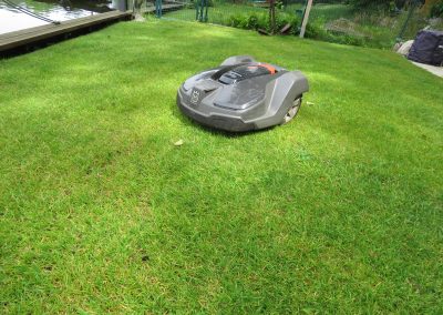 Mähroboter auf einer Rasenfläche – Referenz GALABAUM MEINKE